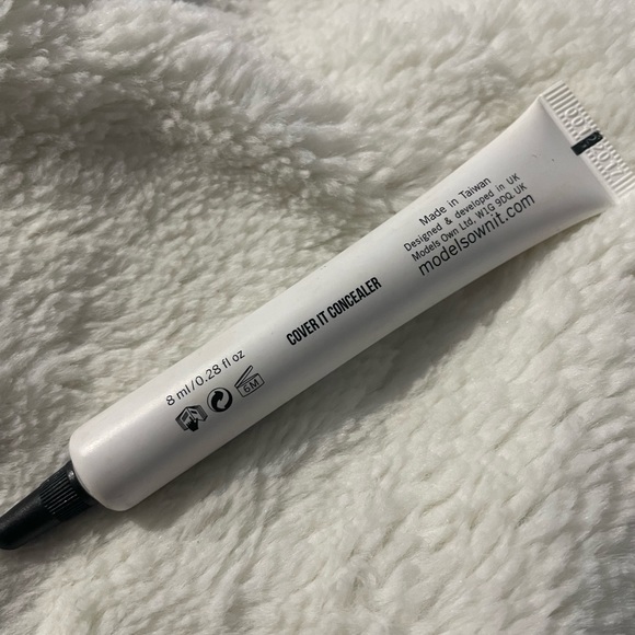 Models Own Cover it concealer - Picture 3 of 3